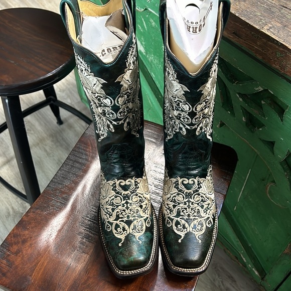 CORRAL Dark Green square toe boots with lace and studs.Size 9.5 - Picture 4 of 7